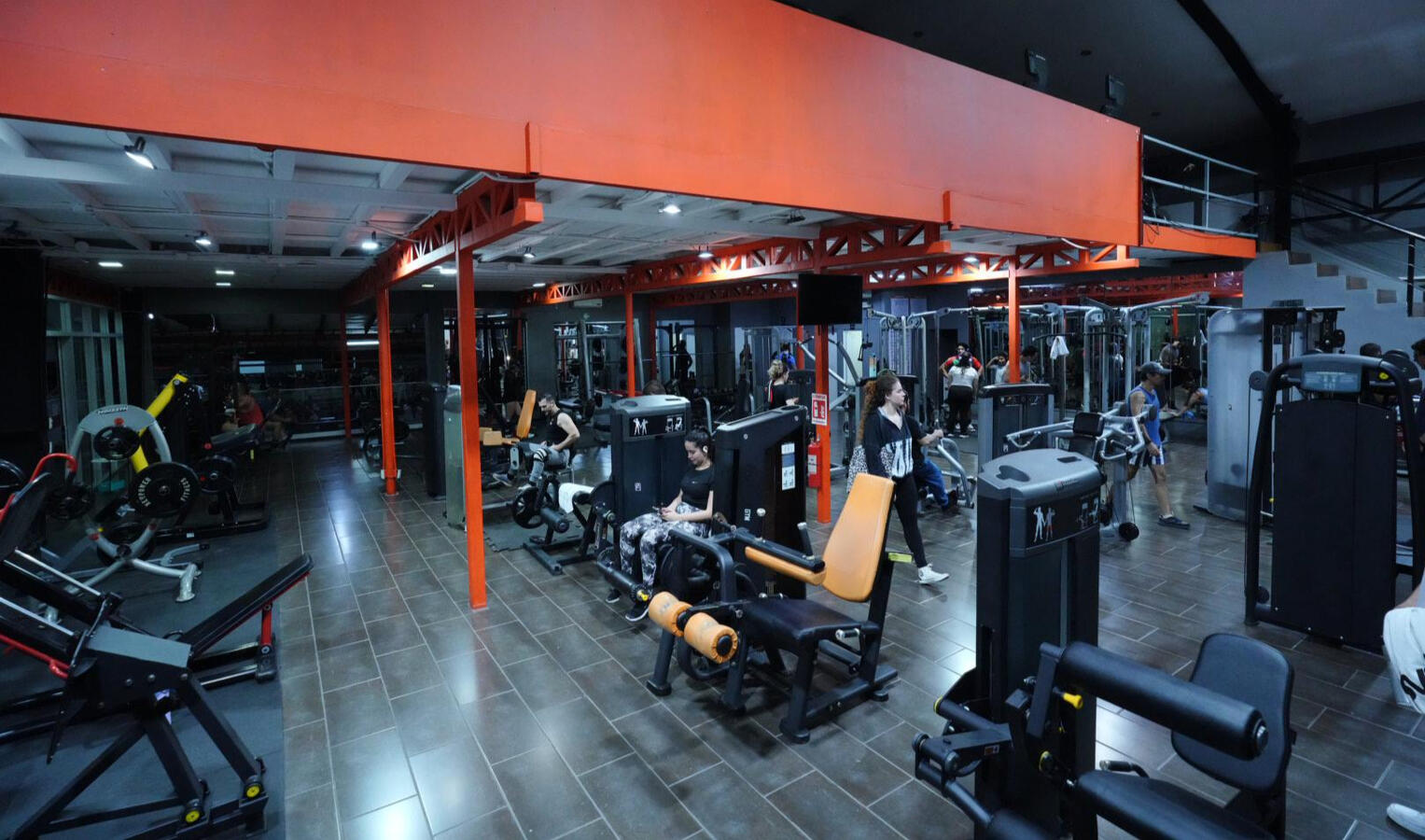 Koru Gym Santa Ana Maquinas Pierna